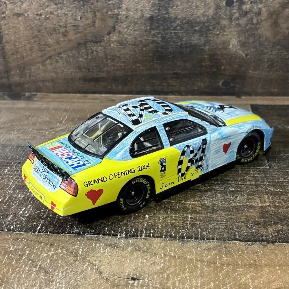 Kyle Petty #04 Victory Junction Gang 2004 Dodge Action NASCAR 1/24 Coin Bank